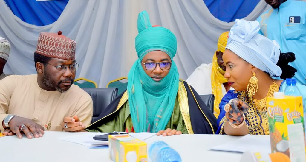 Daga hagu: Muhammad Iskil, Hakimin Gundumar Kawo Alhaji Jibrin Magaji Hassan, da Hakima Abdullahi K/Mashi