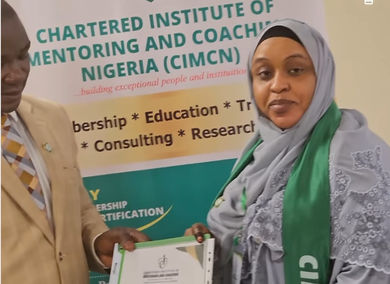Ana ba Hajiya Fatima Chikaire kyautar karramawa a wani taro