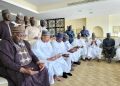 Tawagar Gwamnatin Tarayya suna yi wa marigayi Alhaji Aminu Ɗantata addu'a a gidan sa a Madina a yau