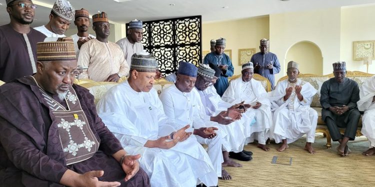Tawagar Gwamnatin Tarayya ta miƙa saƙon ta’aziyya daga Tinubu tare da yin addu’o’i a gidan Ɗantata a Madina