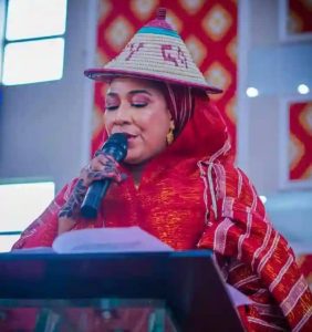 Kwamishiniyar Ma'aikatar Raya Al'adun Gargajiya da Yawon Buɗe idanu, Hajiya Aisha Lawan Saje Rano, tana Jawabi a wajen taron