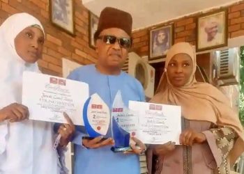 Sanata Shehu Sani ya ba gwarazan gasar Hikayata kyautar miliyan ɗaya a taron liyafa