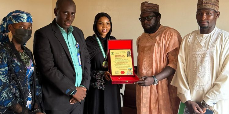 Ƙungiyar Matasa ta Ahmadu Bello ta karrama jarumar Kannywood Amal Umar da lambar yabo