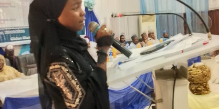 Taron gabatar da littafin waƙoƙin Salma ɗiyar marubuciya Halima K Mashi ya rikiɗe zuwa yanayin jimami, mahalarta sun zubar da hawaye